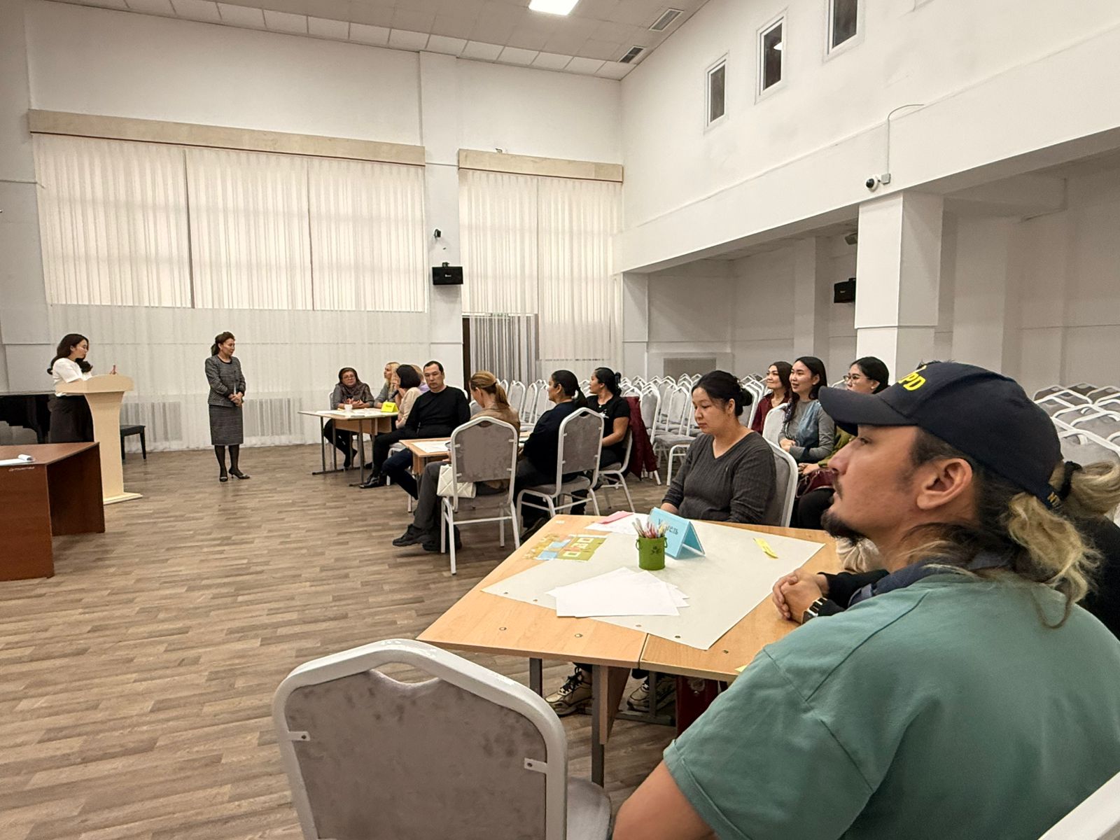 Бүгін мектебімізде *5-сыныпта  “Міне, біз тағы бір жылға есейдік “атты ата-аналар жиналысы болып өтті. Сегодня в нашей школе прошла «Родительская гостиная» для родителей учащихся 5-х классов.