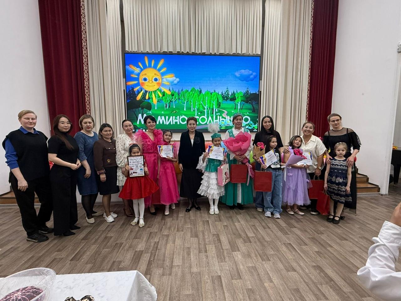 Біздің мектепте «Анасының шуағы» байқауы өтті